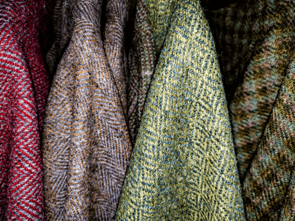 Vải tweed dày dặn và giữ ấm tốt