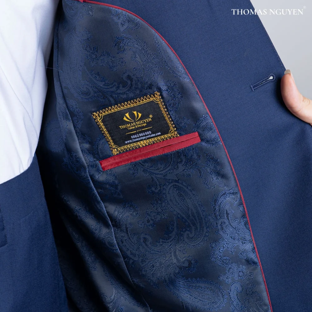 lop-lot-ao-vest-hoa-tiet-paisley-bo-suit-xanh-navy-bst-yours